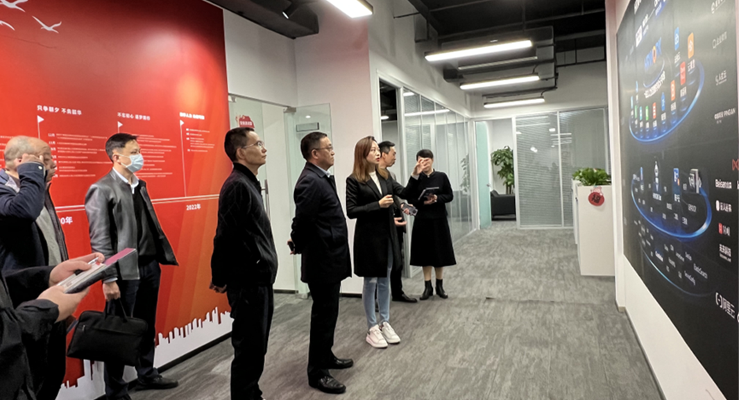 成都市青羊区副区长龚昌华一行领导莅临云顶集团3118集团四川公司调研指导