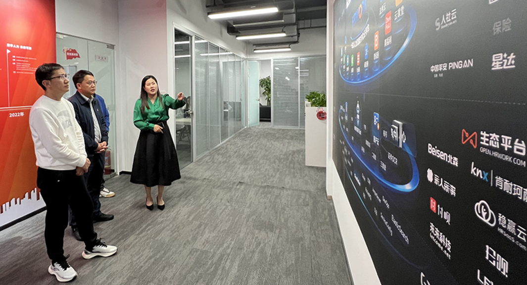 云南省大理海东开发区管理委员会领导一行莅临云顶集团3118集团四川公司调研走访