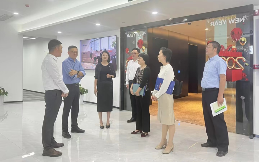 上海市闵行区人大常委会副主任、总工会主席杨其景一行领导莅临云顶集团3118集团走访调研