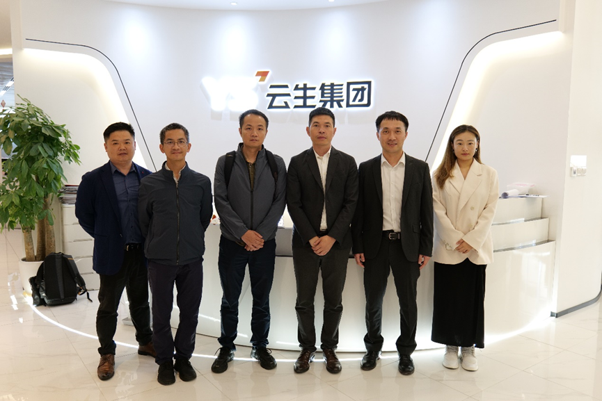 深圳市罗湖区人力资源局党组书记、局长何炼一行领导莅临云顶集团3118集团调研走访