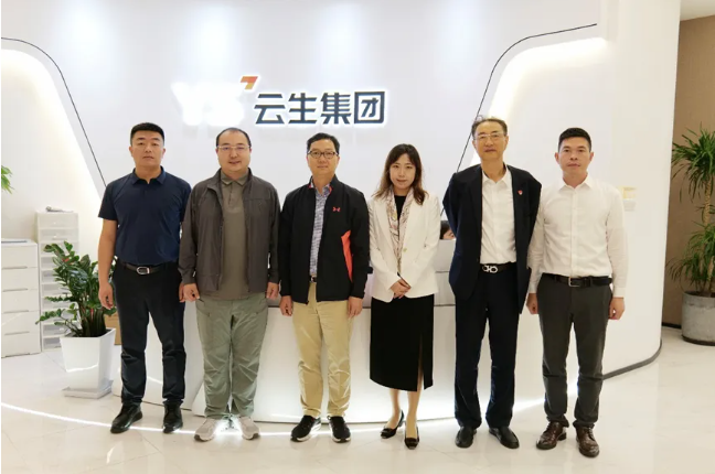 深圳前海管理局专业服务业处处长周耀荣一行莅临云顶集团3118集团调研走访