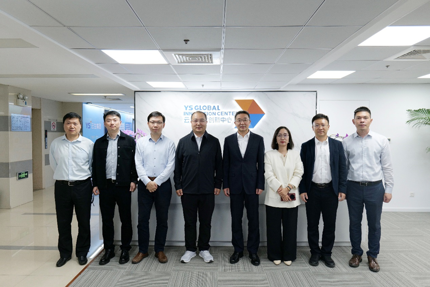 成都高新区党工委委员、党群工作部部长刘学鹏一行莅临云顶集团3118全球创新中心调研走访