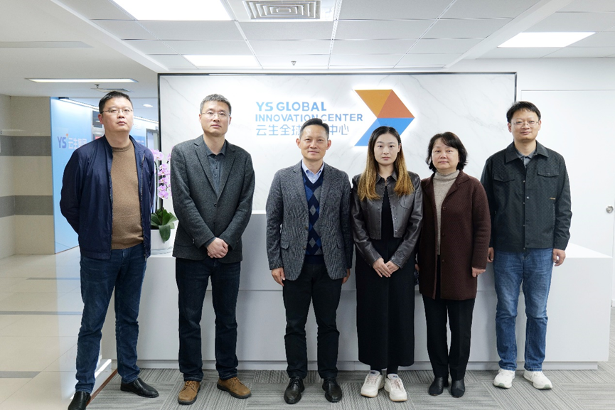 合肥新站高新区党工委委员、管委会副主任刘自强一行莅临云顶集团3118全球创新中心调研走访